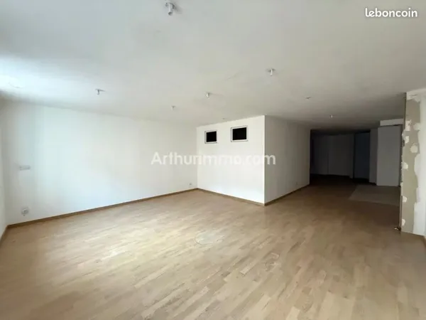 Local 4 pièces 283 m²