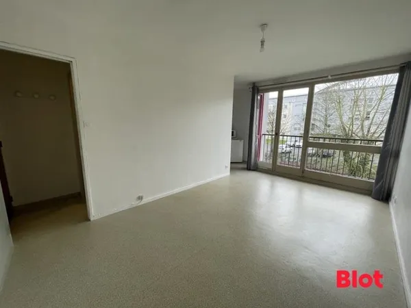 A VENDRE EN EXCLUSIVITÉ CHEZ BLOT IMMOBILIER - RENNES - LONGSCHAMPS - STUDIO - PARKING