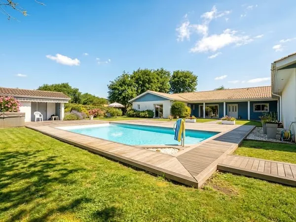 Maison familiale de plain-pied 300m2 - 8 chambres - Piscine