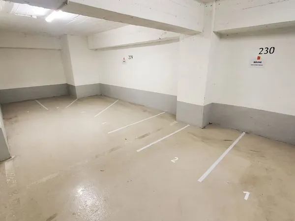 Place pour pour scooter ou moto - rue de Clichy, 75009