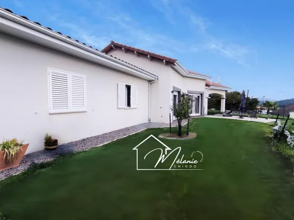 Maison individuelle 4 chambres jardin dépendances