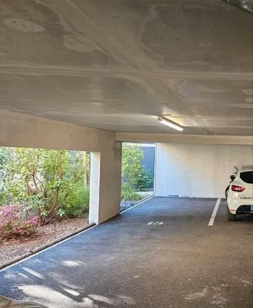 Place de parking équipé borne de recharge