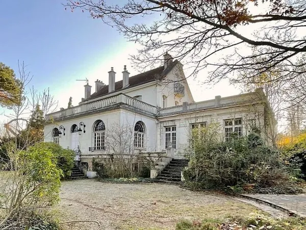Propriété de maître avec maison de gardien 432 m² - LA CELLE ST CLOUD