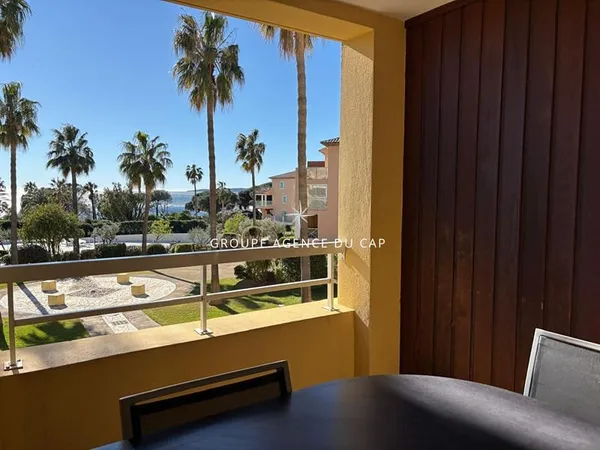 APPARTEMENT 2 PIECES VUE MER RESIDENCE BORD DE MER PARKING PRIVE