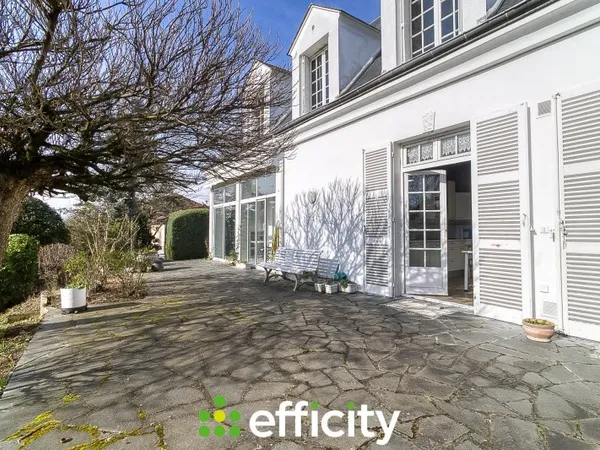 Maison 10 pièces 223 m²