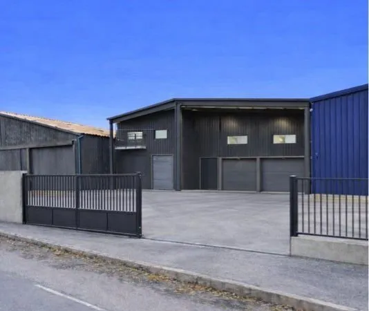 Local d'activité / showroom neuf - 200 m² + jusqu'à 600 m² exploitables - Axe principal Cogolin