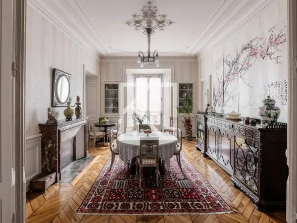 Appartement 7 pièces 213 m²
