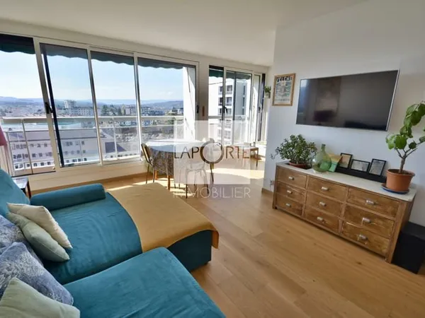 APPARTEMENT T3 RÉNOVÉ AVEC VUE PANORAMIQUE SUR ANNECY