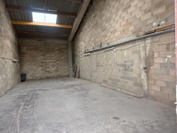 Local d’activité et entrepôt Location Pierrelatte  130m² 650€