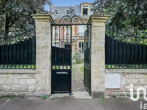 Maison 8 pièces 243 m²