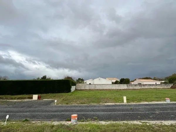 Terrain plat au calme à Vaux sur Mer