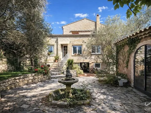 Maison 6 pièces 220 m²