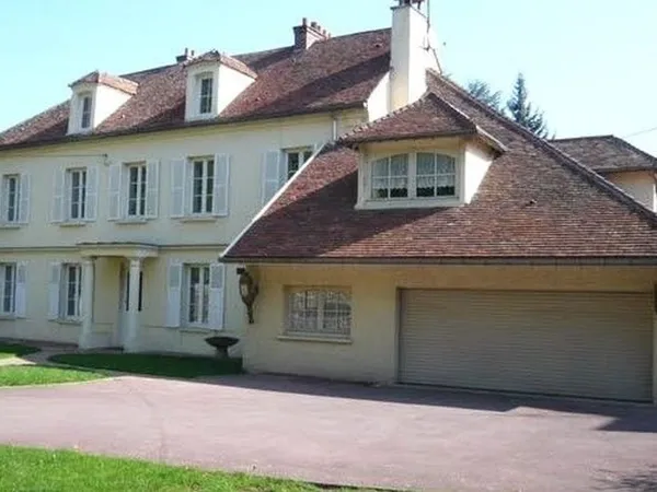 Maison 9 pièces 360 m²