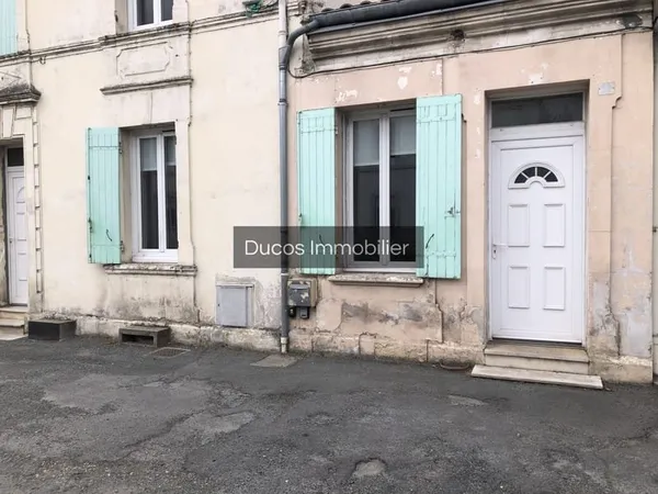 A louer à Marmande maison de ville avec extérieur et garage