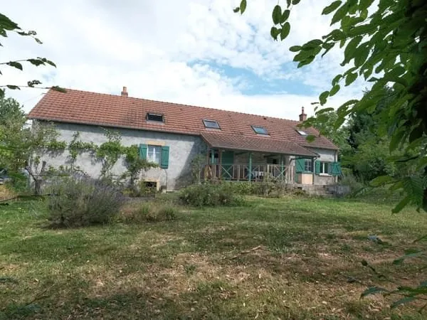 Fermette fantastiquement rénovée près de Rémilly