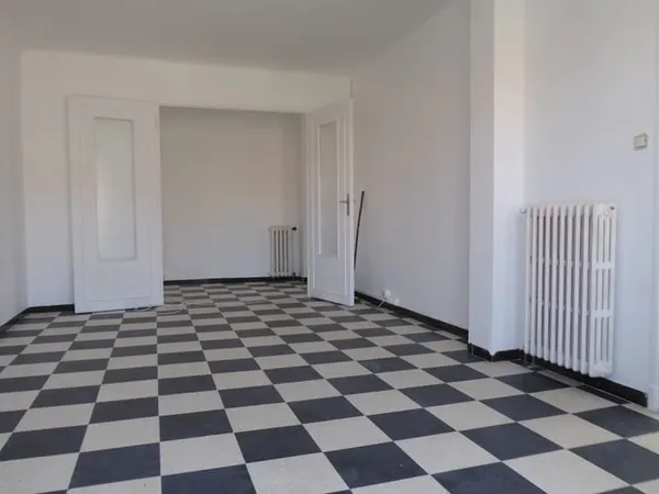 Perpignan : appartement premier étage T3 + parking et cave