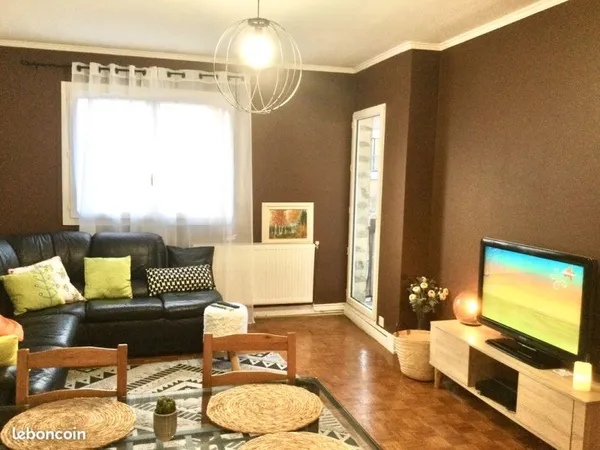 Grand appartement à partager à 2 colocataires uniquement