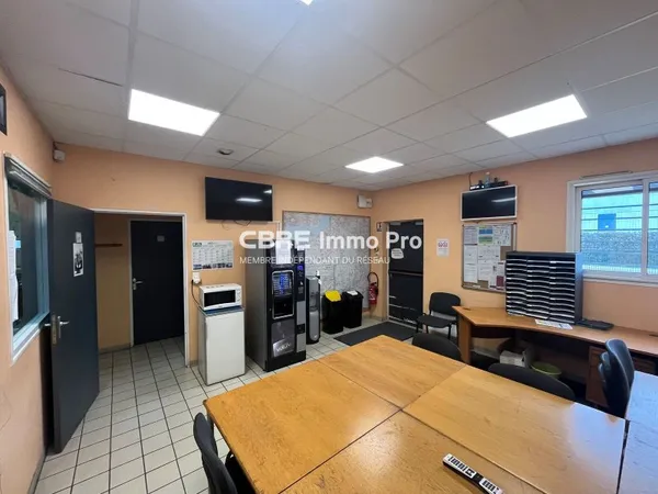 Local industriel 610 m²
