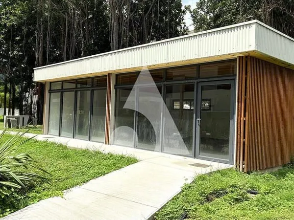 Local commercial 80 m²