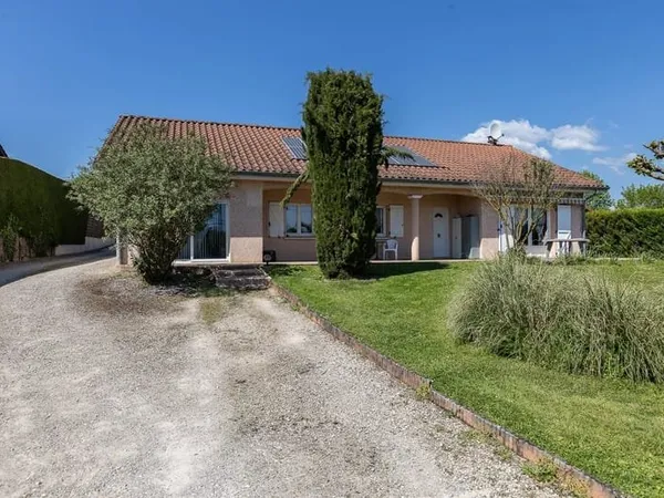 MAISON FAMILIALE 210 m² - 5 CHAMBRES - TERRAIN
