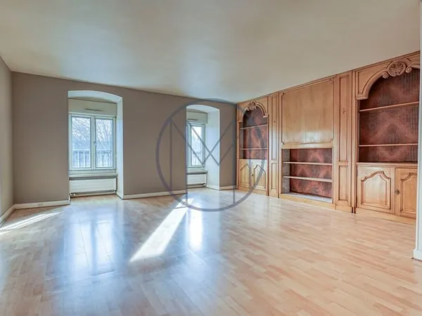 Quartier montreuil 3 pièces de 81.33 m² avec ascenseur cave et parking
