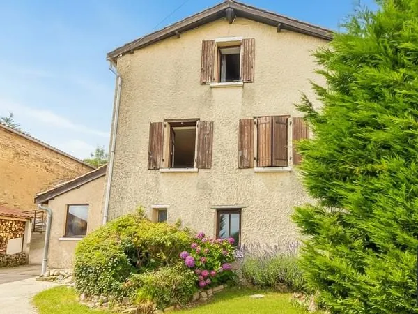 Maison familiale avec dépendances, jardin et vue dégagée - Sainte-Catherine