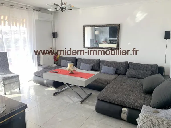 Nice Ouest Grand Arénas 4 pièces en bon état de 76 m2 + terr