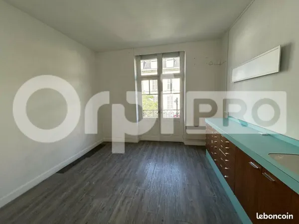 Bureau 150 m²