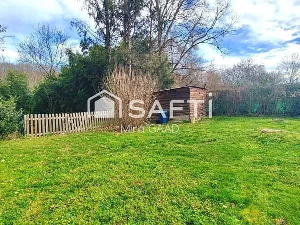 Terrain 1600m2 plat proche commodités NÉGOCIABLE