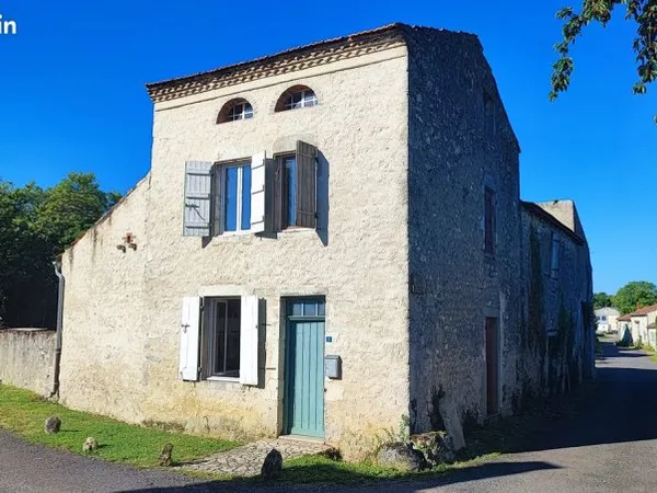 Charroux. Propriete avec grand potentiel