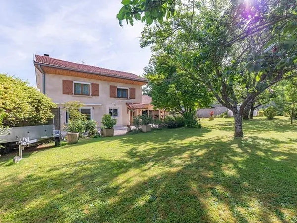 Grande maison familiale au calme - 4 chambres - Jardin arboré à Beaufort