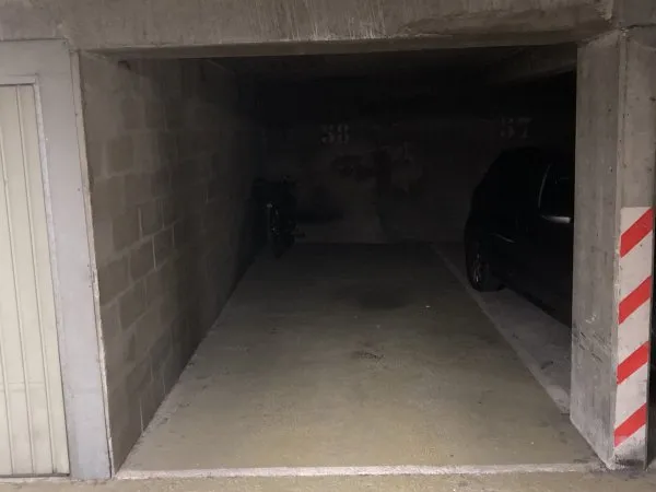 Loue parking 16m²