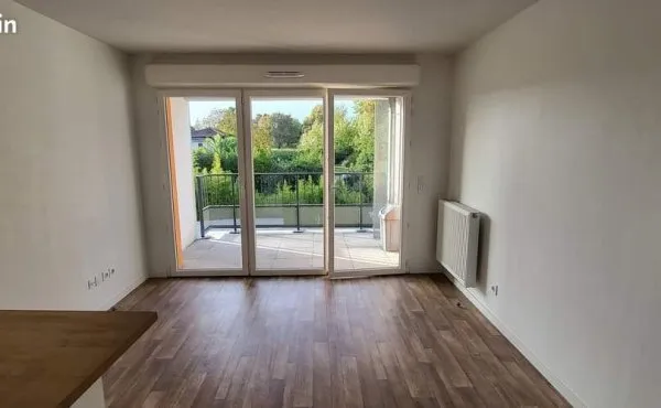Appartement 2 pièces 37 m² avec loggia couvert - en plein campus universitaire Pessac-Talence