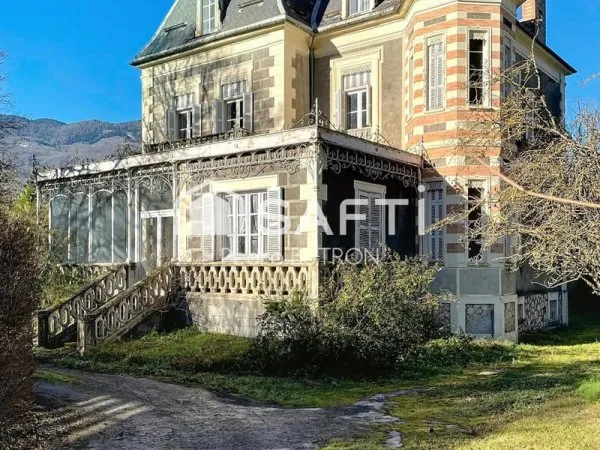 Maison de Maître dit " le château " parc arboré