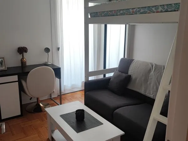 Loue appartement 10m² avec balcon hyper centre ville, libre fin MAI