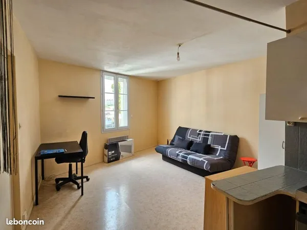Studio semi meublé 800 m de la gare