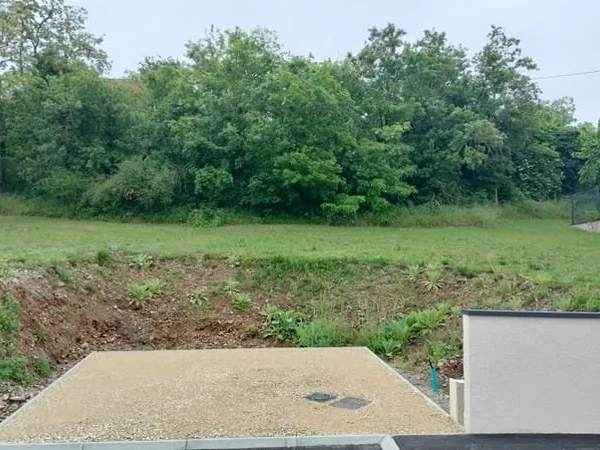 Terrain à batir dans lotissement à Eymeux de 436 m2 LIBRE DE