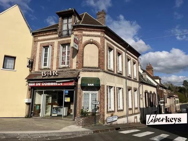 Ancien bar avec grande salle - multiple projets possibles Tillières-sur-Avre