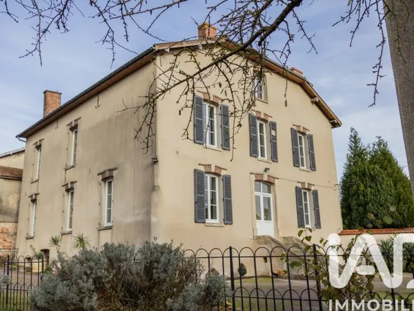 Maison 8 pièces 247 m²