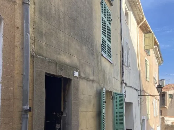 MAISON DE VILLE 93m² traversante. Travaux de rénovation