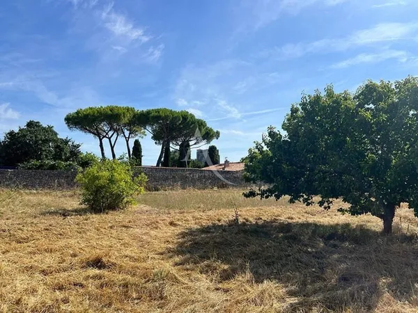 Terrain constructible 2305 m²