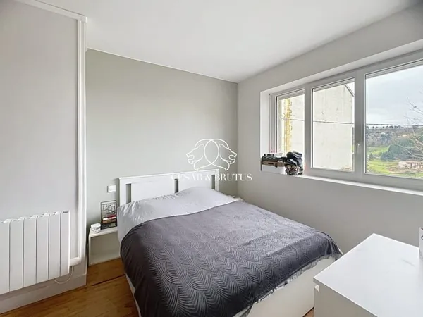Ensemble de 3 appartements en copropriété dans un immeuble à