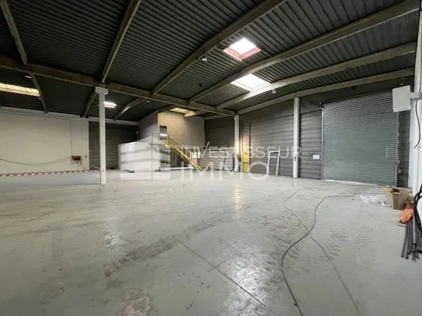 Local d'activité 970 m²