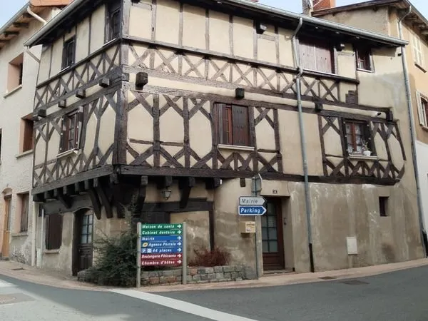 Maison a colombage regny centre