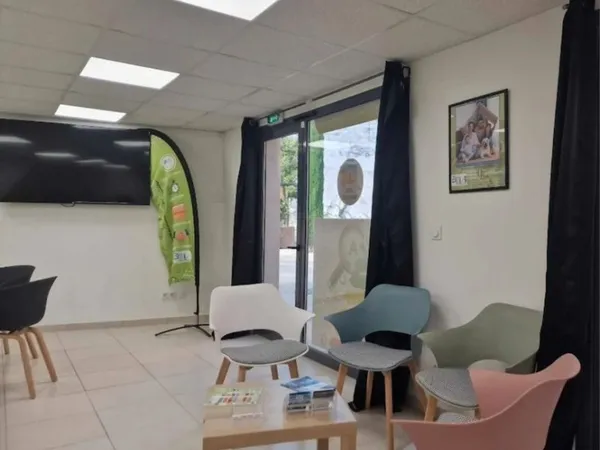 Local bureau 45m² centre Montélimar - Parking facile - 450