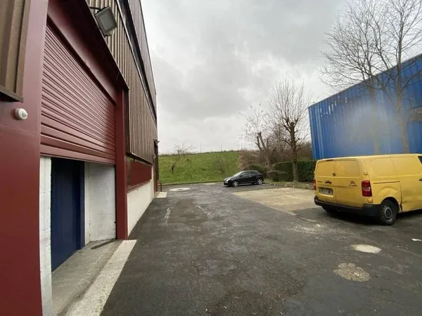Local d'activité 387 m²