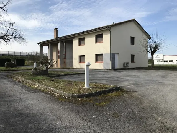 Immeuble de bureaux 375 m2 proche d'Albi