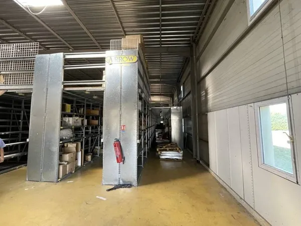 Local d'activité 563 m²