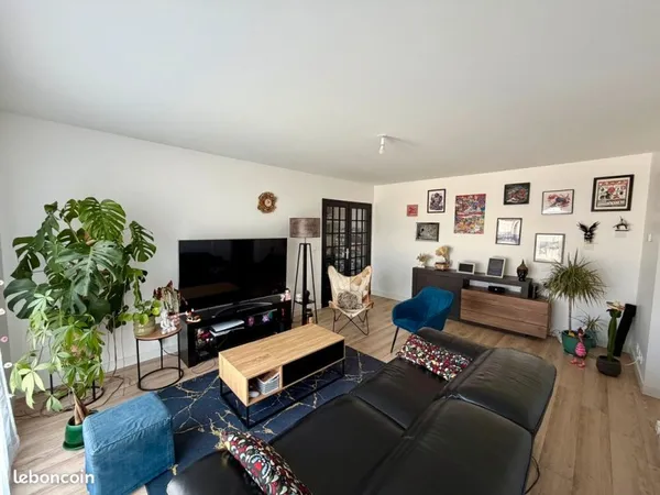 Appartement 3 pièces rénové avec garage - 2 chambres - calme - proche centre