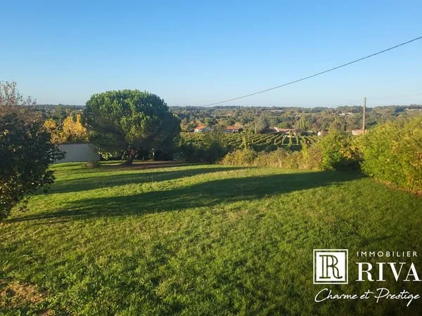 TERRAIN CONSTRUCTIBLE 1308 M2 - AU CALME - CENTRE BOURG